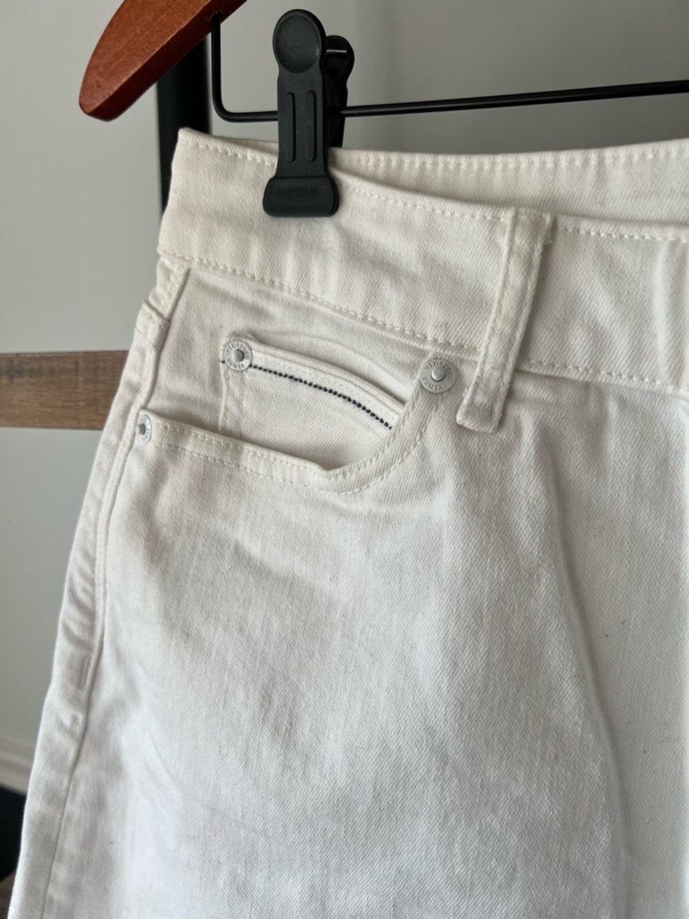 Vineyard Vines White Denim Mini Skirt Size 10 - Picture 5 of 9